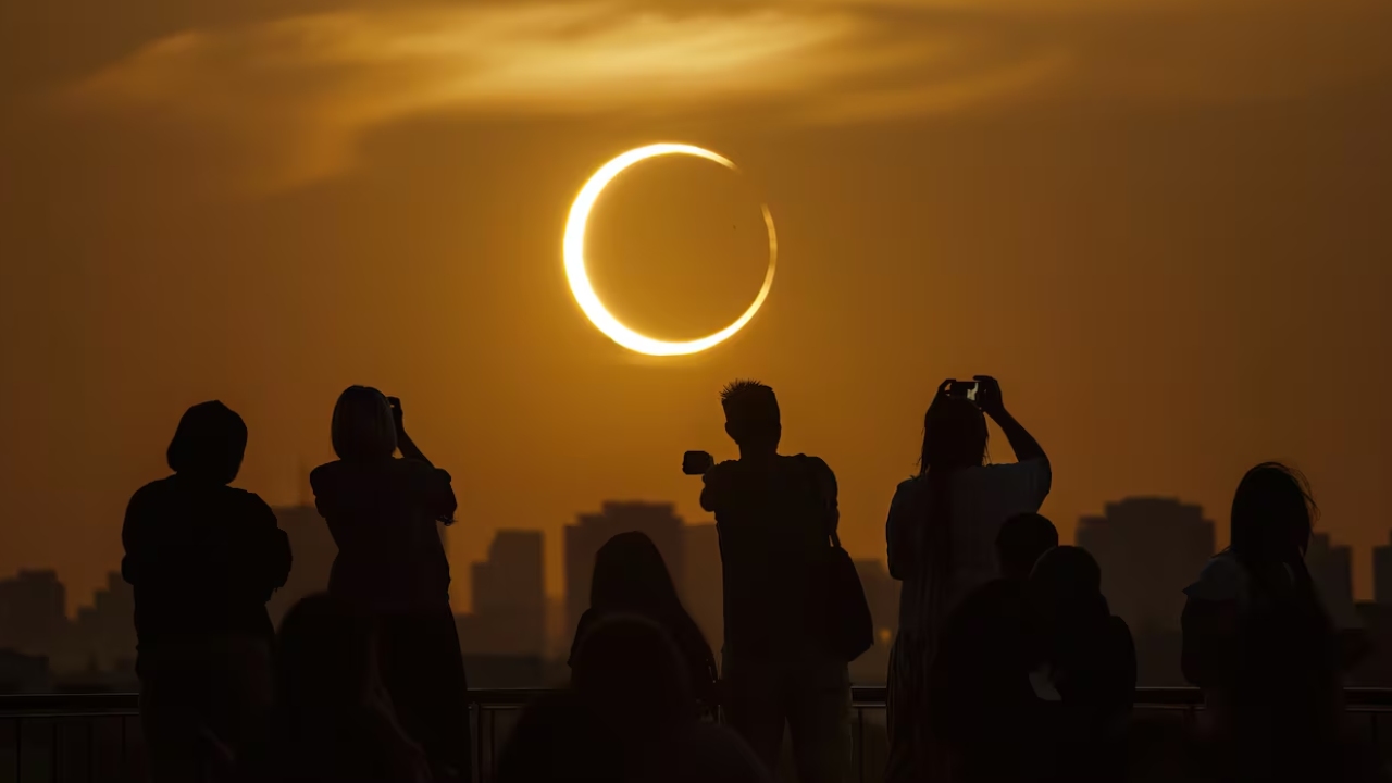 Especialistas recomiendan prepararse con equipo certificado y buscar zonas con baja contaminación lumínica para apreciar mejor el eclipse.