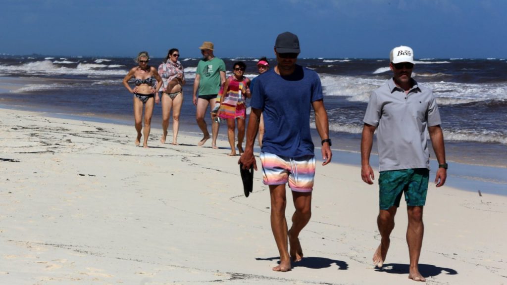 México registró un aumento de 10.7% en la llegada de turistas internacionales en octubre, alcanzando 3.74 millones de visitantes y una derrama de 2 mil 440 millones de dólares.