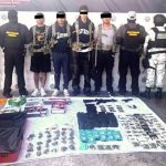 Cuatro hombres fueron detenidos en Guadalupe tras repartir juguetes con leyendas del Cártel del Noreste; se les aseguraron armas, droga y el vehículo en el que huían.