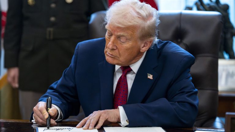 Trump clasifica al fentanilo como “arma de destrucción masiva”