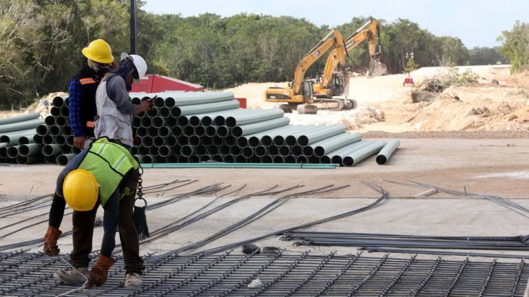 La Sedena ingresó ante la Semarnat dos proyectos de infraestructura para Quintana Roo, con una inversión cercana a los 8 mil millones de pesos: el Libramiento Vial Cancún-Sur y la Terminal Multimodal de Carga del Tren Maya en Chetumal, ambos en espera de autorización ambiental.