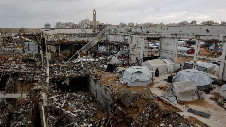 Los recientes ataques registrados en la franja de Gaza dejaron al menos 12 personas muertas y 18 heridas en un periodo de 24 horas, pese a que se mantiene un alto al fuego desde octubre, mientras continúan las operaciones militares israelíes en distintos puntos del territorio palestino.