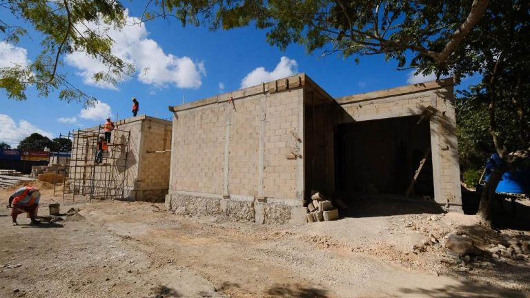 La obra del Mercado Ejidal Municipal registra un avance superior al 50% y se prevé que concluya a finales del próximo mes.