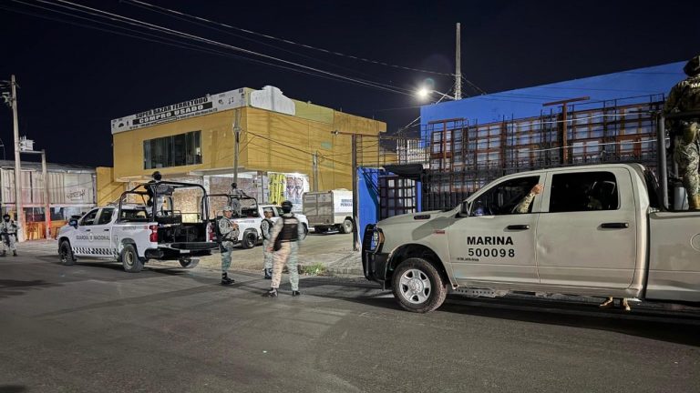 Autoridades de los tres niveles de gobierno realizaron un cateo en un bar de la Región 228 de Cancún por una investigación de trata de personas.