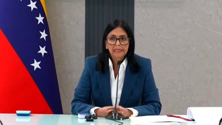 Delcy Rodríguez rechazó las declaraciones de Donald Trump y reiteró que Nicolás Maduro es el único presidente legítimo de Venezuela, acusando a Estados Unidos de invasión.