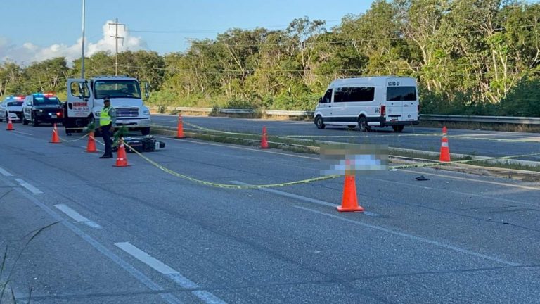 Un motociclista murió tras impactarse contra el camellón central en la carretera federal 307, a la altura de Punta Venado.