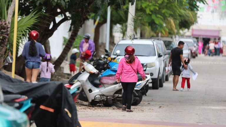 La Coordinación Municipal de Protección Civil y Bomberos de Isla Mujeres alerta sobre lluvias, fuertes vientos y oleaje elevado por el Frente Frío Número 30. Recomiendan abrigarse y seguir las indicaciones de seguridad.