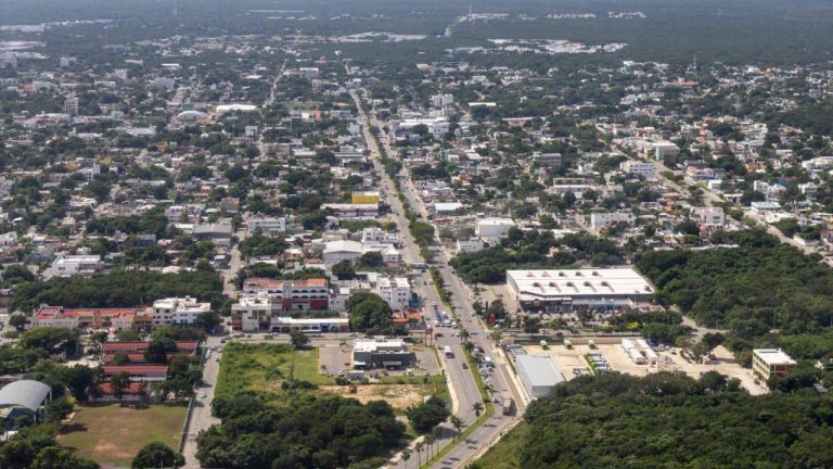 El Plan de Desarrollo Urbano del Centro de Población se presentará a los playenses antes de ser aprobado por el Cabildo, promoviendo participación y transparencia.