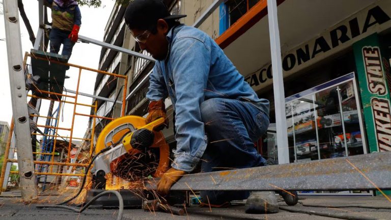 La STPS informó que 13.4 millones de trabajadores se beneficiarán con la reducción gradual de la jornada laboral de 48 a 40 horas desde 2027.