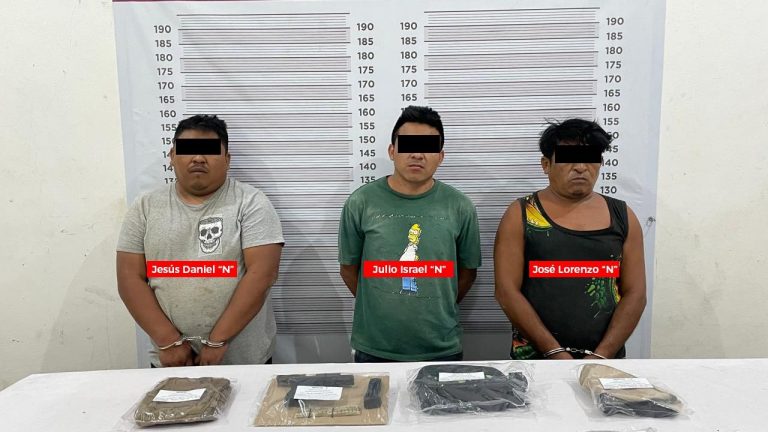 Tres personas fueron detenidas en la comunidad de Francisco Uh May, en Tulum, tras un operativo coordinado.