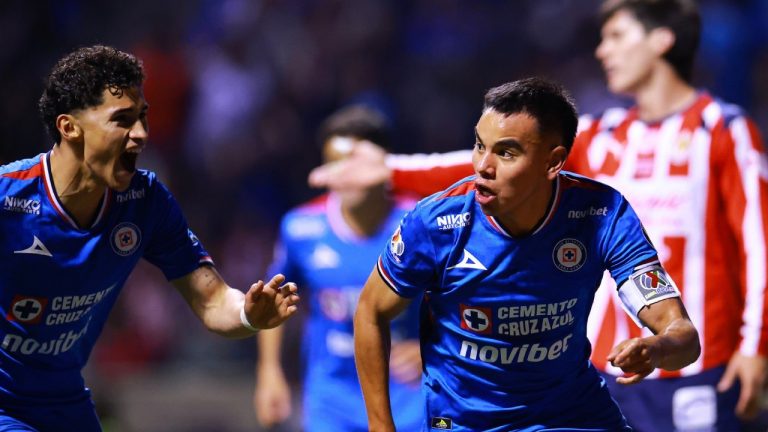 Cruz Azul venció 2-1 a Chivas en el Estadio Cuauhtémoc y terminó con el invicto del Guadalajara en la jornada siete de la Liga MX.