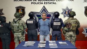 Humberto “N” fue detenido en la colonia Emiliano Zapata, en Cozumel, tras ser sorprendido con diversas dosis de presunta marihuana, cristal y crack.