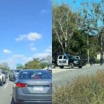 Habitantes colocaron ramas y prendieron fuego a llantas para impedir el paso, en rechazo a la presencia de fuerzas federales.