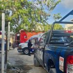 Una persona murió tras ser atacada con arma de fuego en la colonia irregular In House; autoridades acordonaron la zona y la Fiscalía realizó el levantamiento del cuerpo.