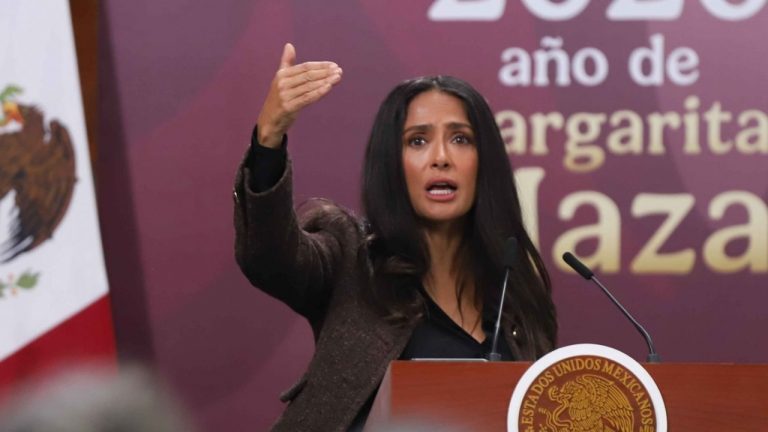 La actriz Salma Hayek respaldó los incentivos fiscales anunciados por el gobierno federal para la industria cinematográfica y llamó a fortalecer la imagen de México.