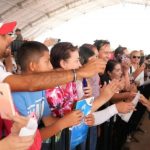 La presidenta descendió del estrado durante un acto oficial en Saltillo para dialogar con familiares de personas desaparecidas.