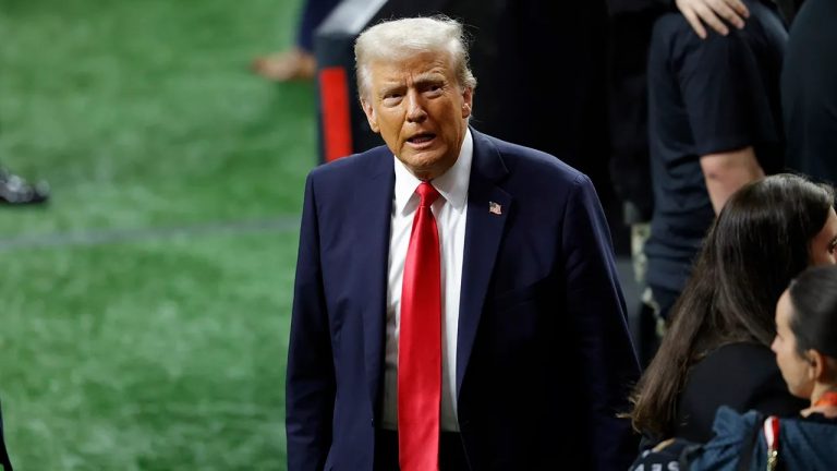 Aunque decidió no asistir al Super Bowl 60, Donald Trump envió un mensaje oficial para desear éxito a los equipos finalistas.
