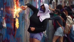 8M en CDMX_ Autoridades frenan intento de daños a comercios