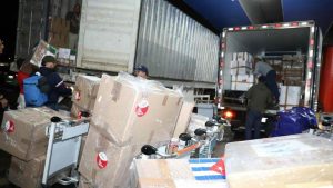 Un convoy internacional arribó a Cuba con cinco toneladas de insumos médicos, como parte de una operación de apoyo humanitario global.