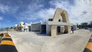 El exdiputado Julián Ricalde denunció desorden, falta de seguridad y ausencia de autoridades en la terminal marítima de Isla Mujeres.