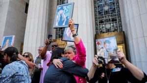 Un jurado determinó que Meta y YouTube diseñaron plataformas adictivas que afectaron la salud mental de una joven, marcando un precedente legal.