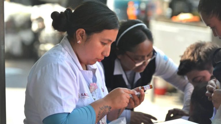 Quintana Roo intensifica jornada de vacunación por repunte de sarampión