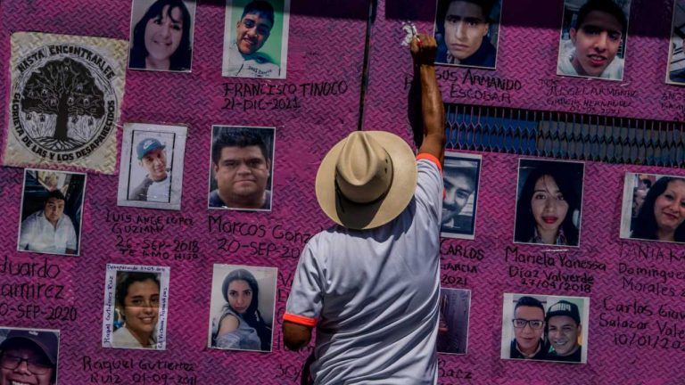 Autoridades federales informaron que más de 132 mil personas permanecen desaparecidas en el país, con una parte importante de expedientes incompletos.