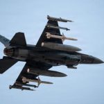 Irán afirmó haber derribado dos aeronaves de EU en medio del conflicto; uno de los pilotos fue rescatado y otro permanece desaparecido.