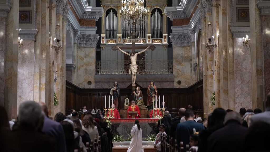 Las restricciones impuestas por Israel limitaron el acceso de cristianos palestinos a Jerusalén, obligando a cancelar rituales tradicionales de Semana Santa.
