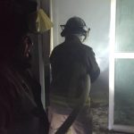 Bomberos controlaron un conato de incendio en una vivienda de la Supermanzana 66; no hubo personas lesionadas ni daños mayores.