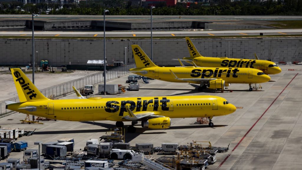 Spirit Airlines canceló todos sus vuelos de forma inmediata luego de no alcanzar un acuerdo con acreedores en medio de la crisis energética.