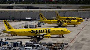 Spirit Airlines canceló todos sus vuelos de forma inmediata luego de no alcanzar un acuerdo con acreedores en medio de la crisis energética.