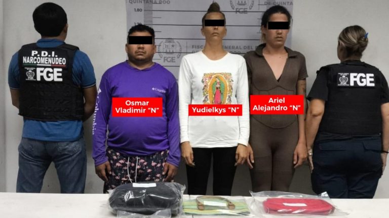Tres sujetos fueron capturados en la isla de Holbox tras ser sorprendidos con presunta marihuana durante un operativo.