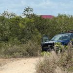 Un cuerpo desmembrado fue hallado dentro de un contenedor en la colonia Cuna Maya, en Cancún; autoridades ya investigan el caso.