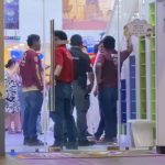 Un menor quedó atrapado en un juego infantil dentro de un salón de fiestas en Cancún, movilizando a Bomberos y Protección Civil.