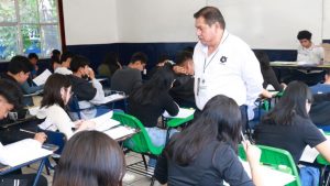 La campaña “Te extrañamos en el salón” logró reincorporar a más de 20 mil estudiantes de bachillerato entre 2025 y 2026.