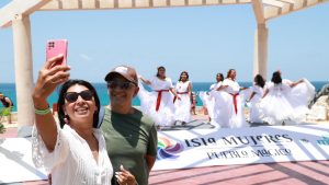 Isla Mujeres lanzó “Magia en Punta Sur”, programa que promueve la cultura local con danzas tradicionales para turistas y visitantes.